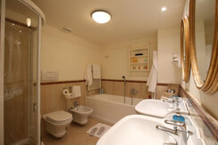alpen suite hotel - bagno suite cavalieri