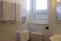 Alphotel Milano bagno 3° piano