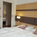  Foto von Suite, Toilette und Bad/Dusche getrennt, 2 Schlafräume