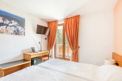 8. Camera Dolomiti
