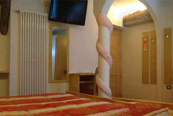 BOUTIQUE ROOM 102
