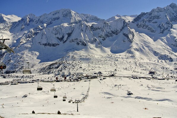 Pista Alpe Alta con panorama sul Tonale