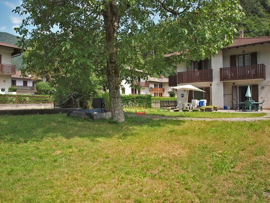 Casa Belleli – Parking / Sand pitch / Swing | © Rossella Belleli