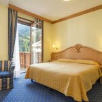 Foto di Camera per famiglie DOLOMITI - BB