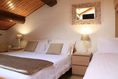 camera tripla aurora