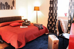 Relasi Villa Sizzo - Trento - Red and Black room (