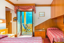 camera tripla classic_3