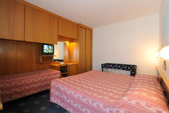 Camera tripla + culla