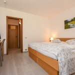 Zdjęcie Pokój rodzinny, prysznic, WC, od ogrodu