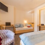  Foto von Dreibettzimmer