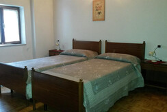 STANZA CON DUE LETTI