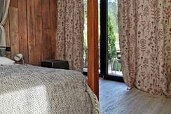 6D3884EB-A6B9-4995-82E9-C4513C57A5DA