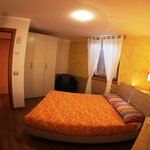 Foto di Camera GIALLA doppia con bagno privato