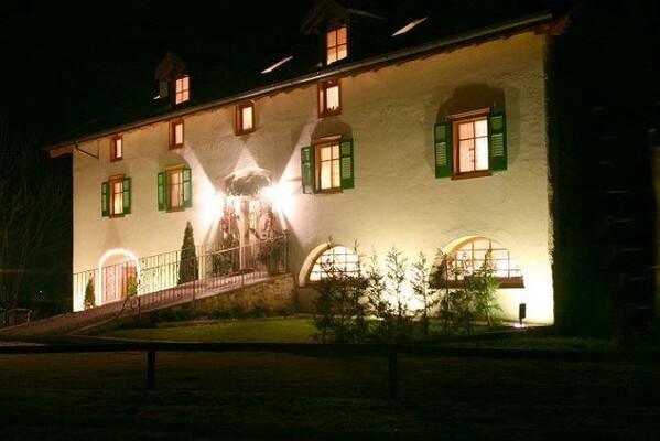 casa esterna notturna