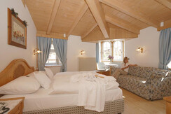 Central-Hotel-Moena_Junior-Suite-Torretta(1)