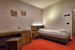 Camera Singola con moquette