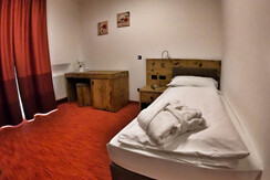 Camera Singola con moquette