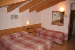 Stanza quadrupla mansardata