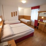 Foto di FESTA IN FAMIGLIA, KERLE