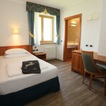  Foto von Familienzimmer, Toilette und Bad/Dusche getrennt, Nichtraucher