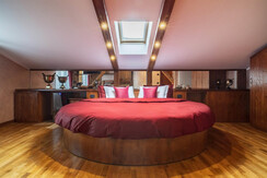 Suite 125A3559-HDR
