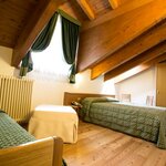  Foto von Familienzimmer