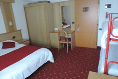 Standard room with 4 beds