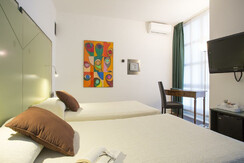 STANDARD TWIN BEDROOM