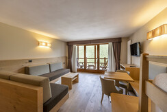 Suite Piz Meda con angolo soggiorno e "mussa"