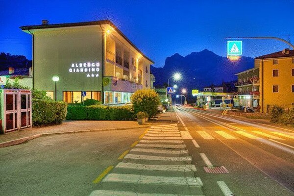 Hotel Giradino by night