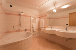 Bad Familienzimmer Alpen 50 sqm