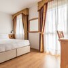  foto van 4-bed room (2 adults + 2 children) BB