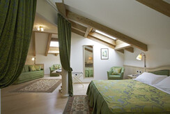 JUNIOR SUITE another example