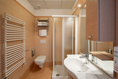 Hotel Pejo bagno camera Standard