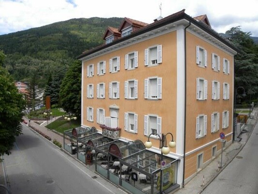 fronte hotel