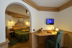 Hotel_La_Torretta_Tonale_junior_suite_romantic3