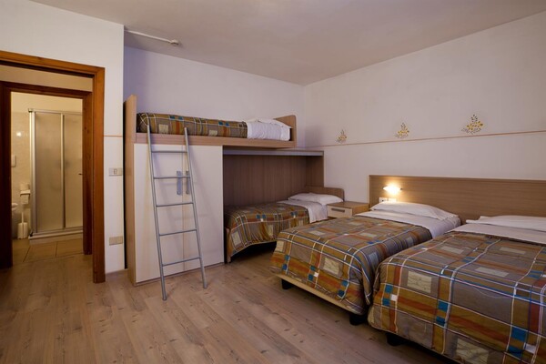 Hotel Locanda Locatori P. Tonale cam.