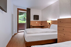 _STV1814And9more_tonemappedq