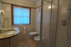 bagno ercabuan trilocale