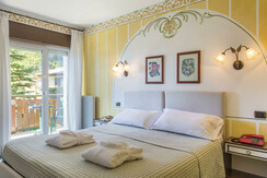 camera doppia balcone vista lago