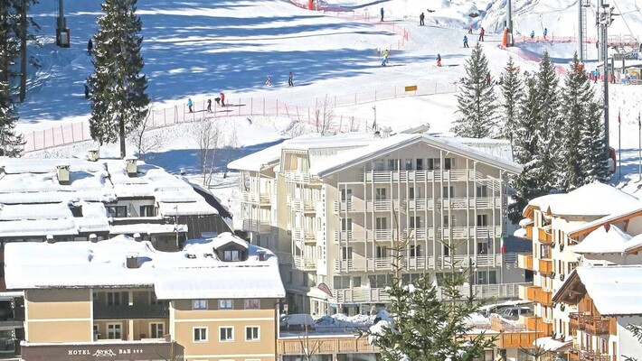 Hotel Miramonti esterni Inverno