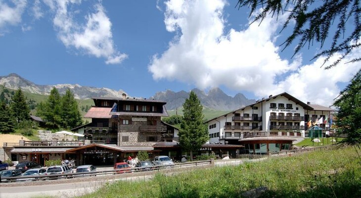 Hotel Monzoni - Passo San Pellegrino - Val di Fassa