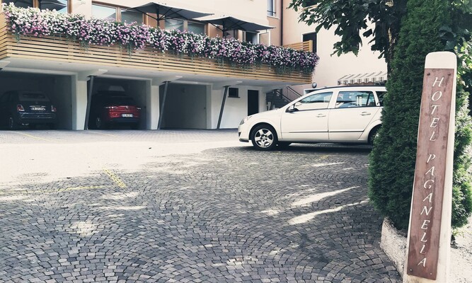 parcheggio pensione paganella al lago di molveno d