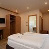  Photo of Double room for single use
