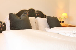 Hotel Bellacosta camera classic letto