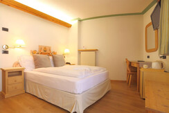 Hotel Bellacosta camera convenient interno