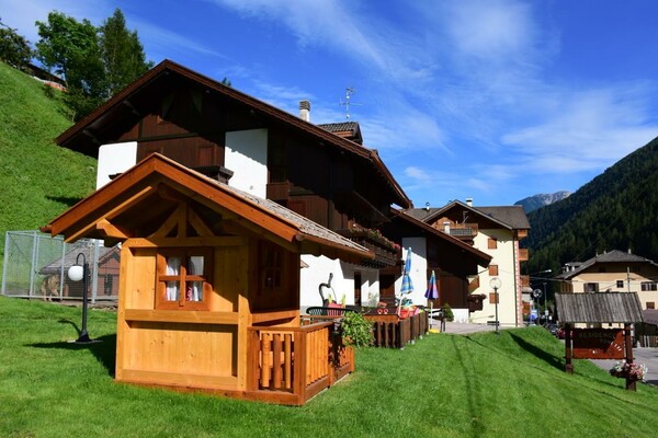 Residence Esterno con la casetta di nonno Renzo