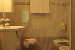 bagno hotel Miralago Canzolino Pergine Valsugana