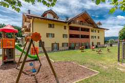 Balcone con vista sul parco da giochi