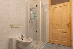 BILO 7 bagno con doccia